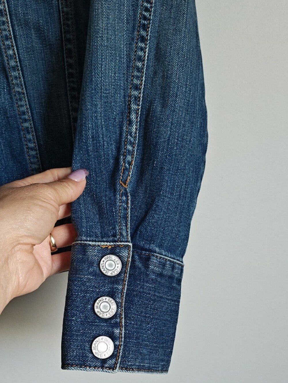 GAP Women's Medium Blue Denim Jacket with Stand Collar Like New ❤️ - Picture 3 of 10